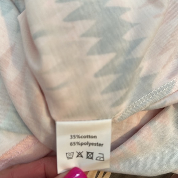 Peach V Neck Printed Dress Sz LRG With Split Accent Short Sleeves NEW! - Picture 4 of 4